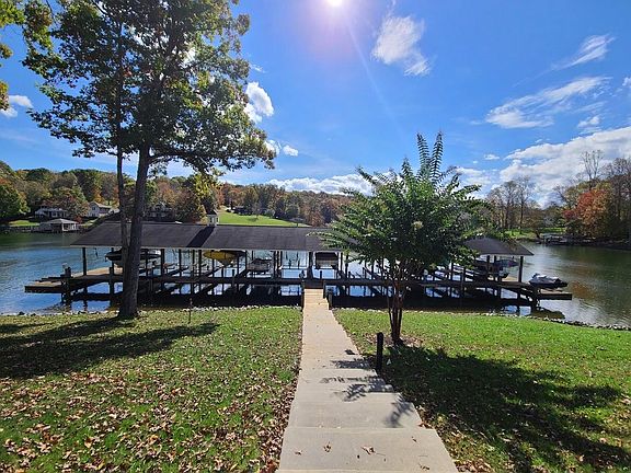 3rd image of 300 S Pointe Shore Dr
