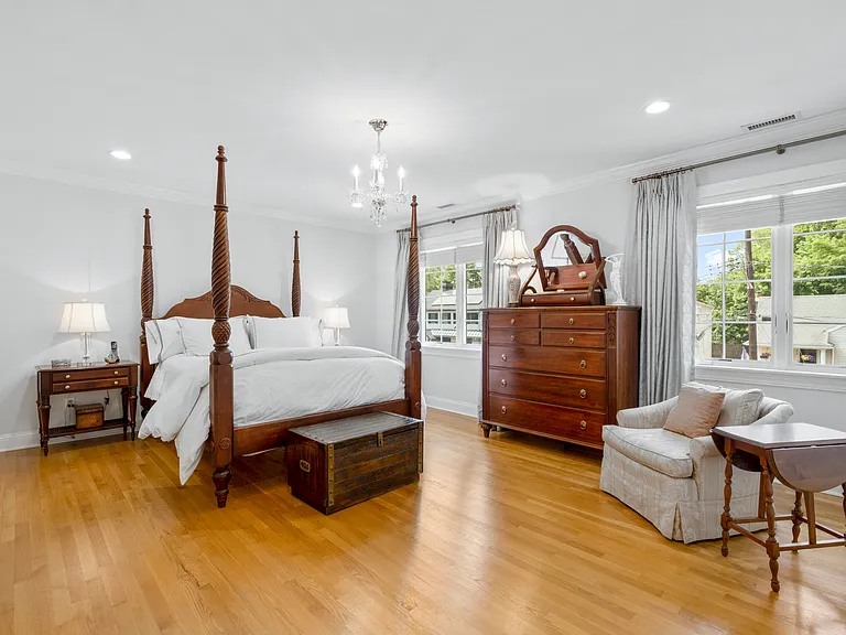 525 Carroll Ave — Photo 17
