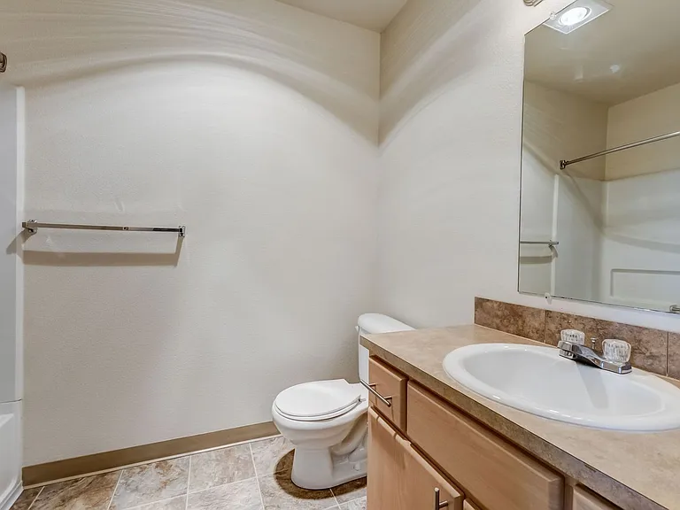 Gateway Village Apartments — Photo 49