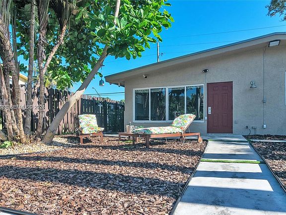 2nd image of 515 SW 12th St #2