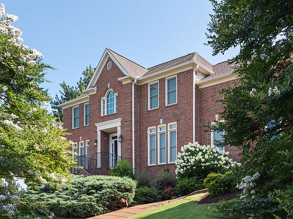 2nd image of 1520 Woodfield Ct