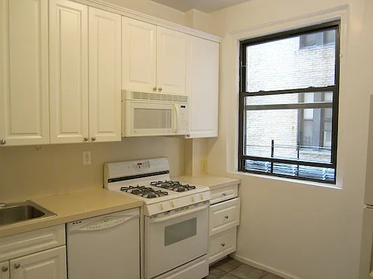Rented by Stonecrest Realty | media 11