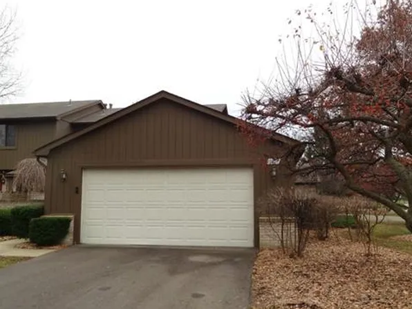 1008 Oak Pointe Dr #1, Waterford, MI 48327