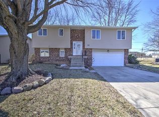 165 White Pines Cir, Decatur, IL 62521