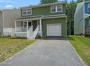 424 Chadwick Rd, Schenectady, NY 12304