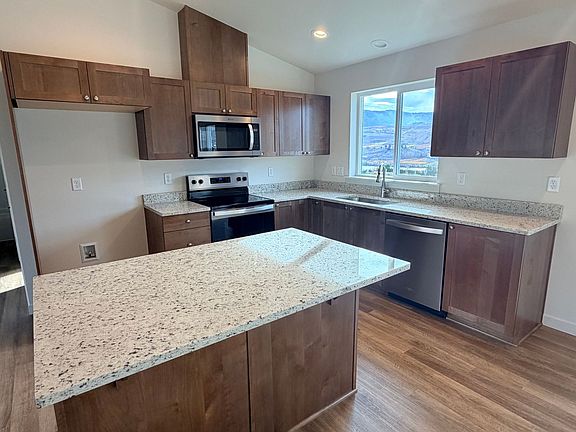5th image of 562 S Joseph Ave