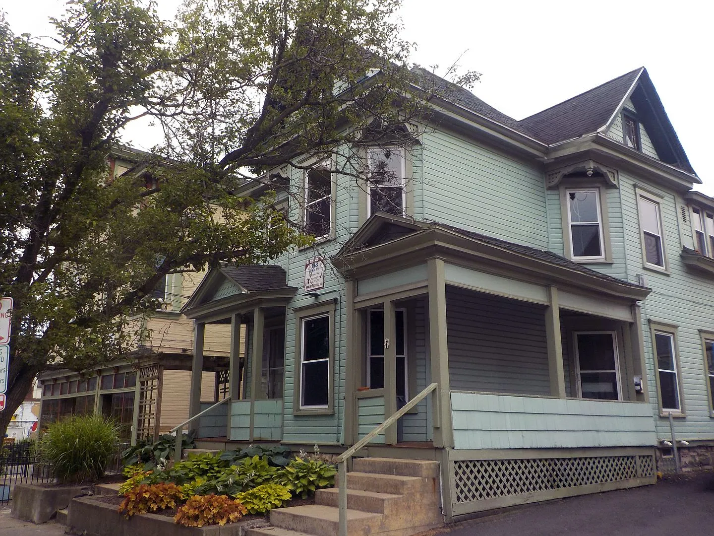 118 Dell Street Apt 1 - First Floor Flat One Block From Shops and Eateries Available 6/1/27 — Photo 2
