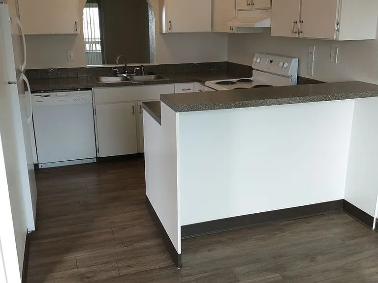 Pepper Tree Village Apartments — Photo 24