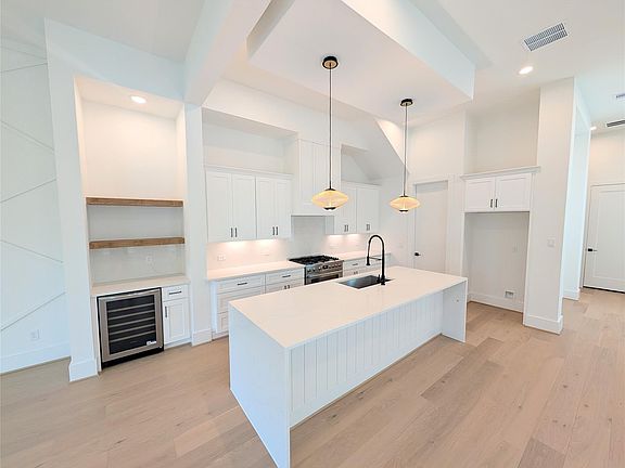 3rd image of 1324 Lawrence St