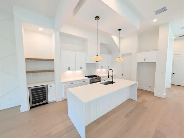 1120 E 26th St, Houston, TX 77009