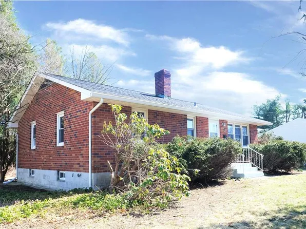 8 Circle Drive, Pawling, NY 12564