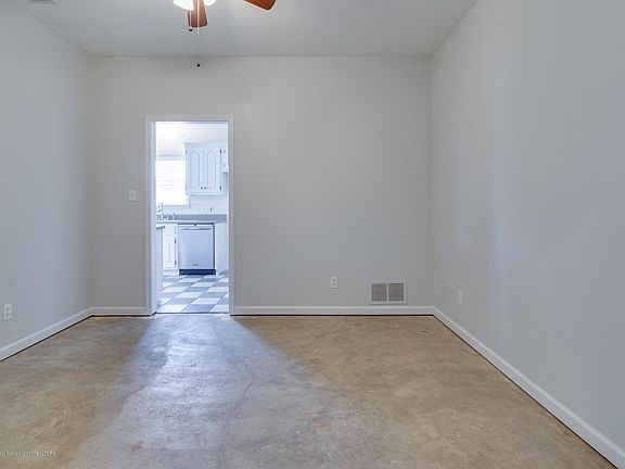 3rd image of 381 Fairway Oaks Dr