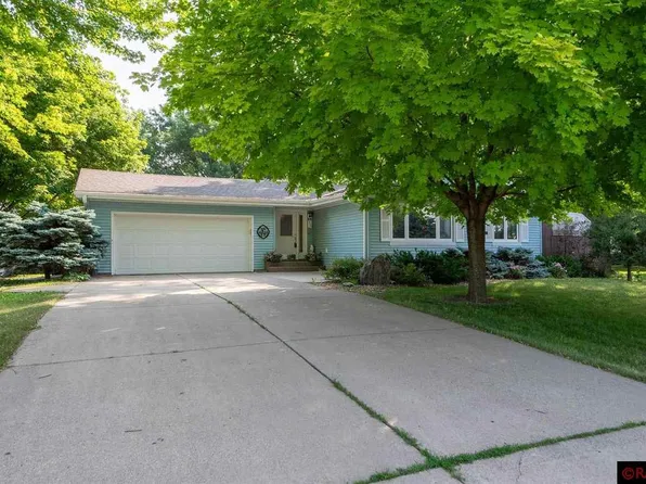 528 Hiawatha Dr, Saint Clair, MN 56080