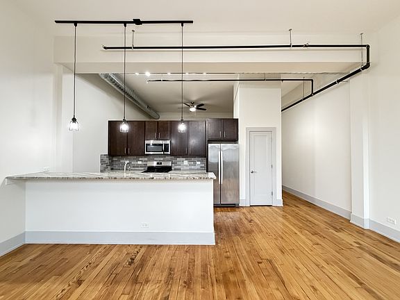 2nd image of 1432 W 21st St #421