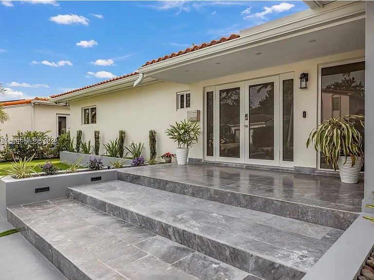 3504 Crystal View Ct — Photo 3
