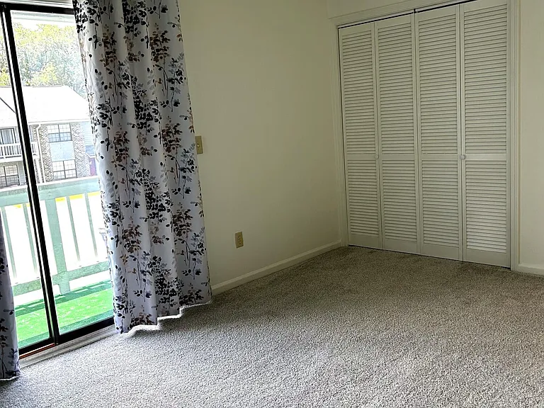 2422 Woodstock Ave — Photo 11