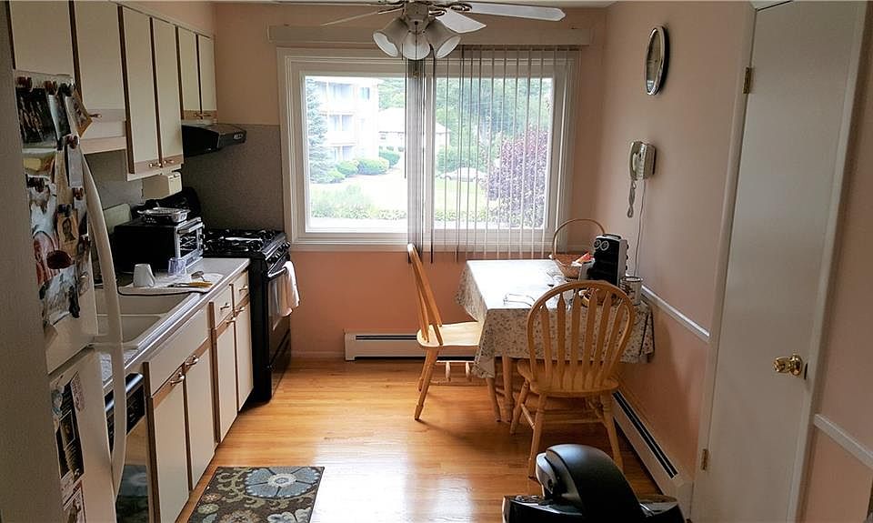 2nd image of 494 Putnam Pike APT B9