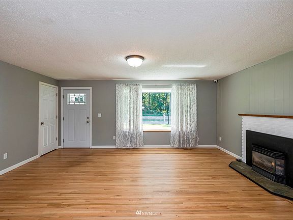4th image of 2573 Jackson Ave SE