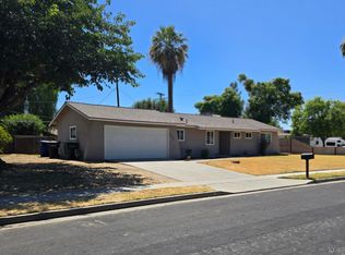 2044 N Raymond Rd, Hanford, CA 93230