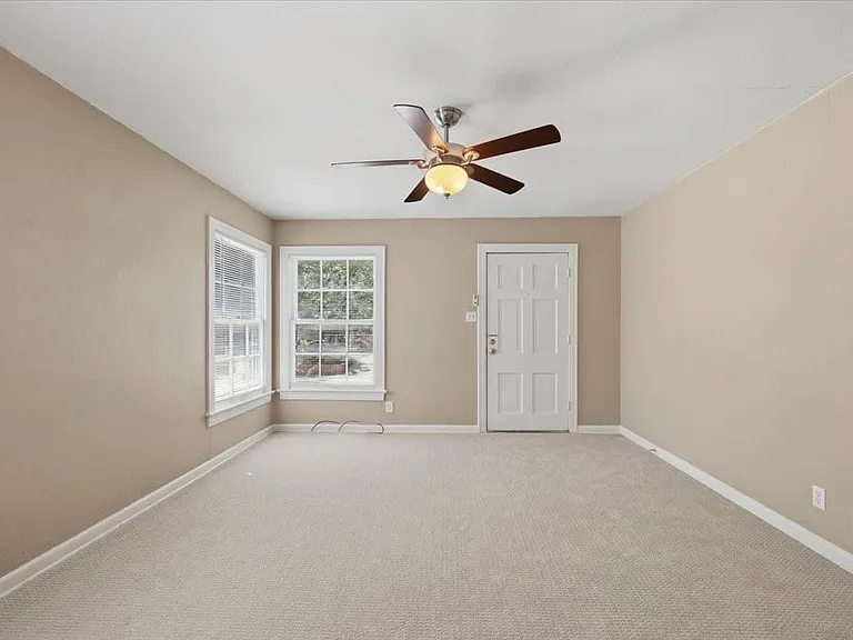 3908 Linden Ave — Photo 7