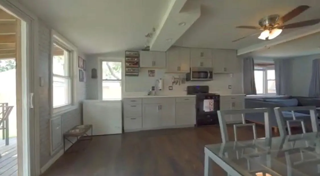 2 bed, 956 sqft, $1,310 — Photo 2