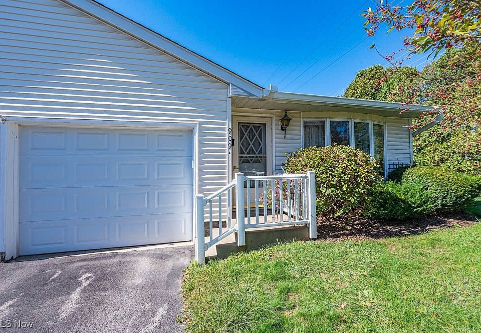 1st image of 909 Somerset Dr #A