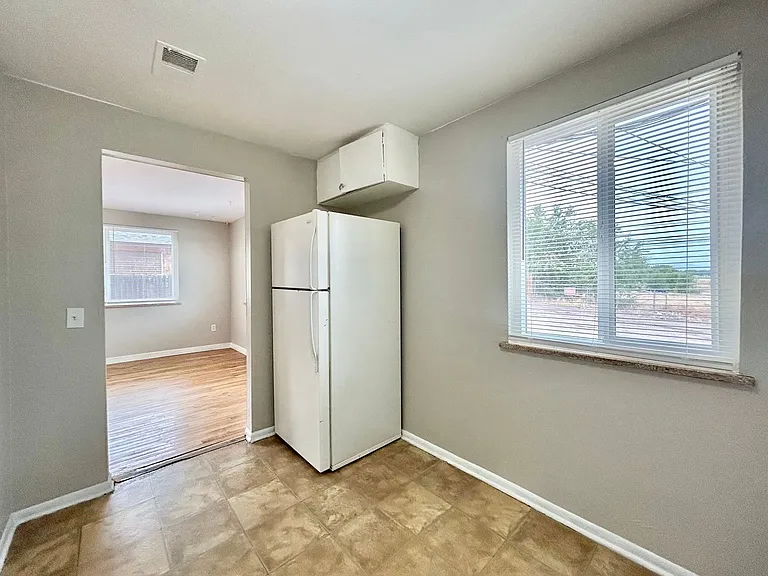 3825 S King Street — Photo 12