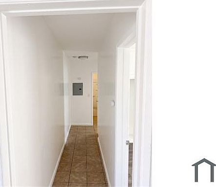 5th image of 2672 S Redondo Blvd APT 3