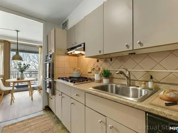 2 Horizon Rd APT G5, Fort Lee, NJ 07024