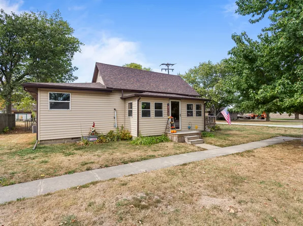 13 Willow St, Dewey, IL 61840