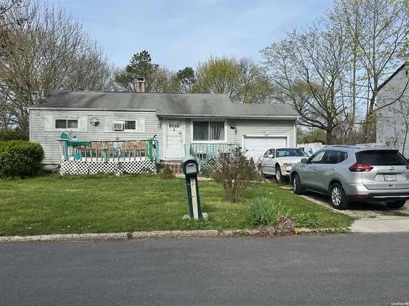 48 Pace Avenue, Bellport, NY 11713