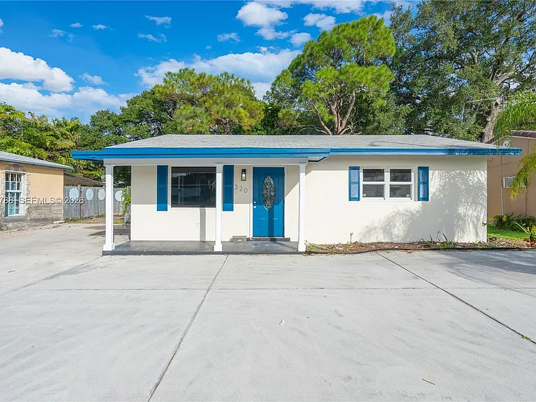 1320 N Andrews Ave — Photo 1