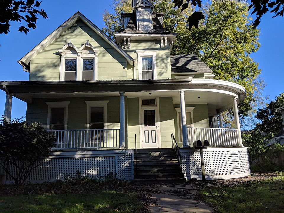 1st image of 326 S 6th St