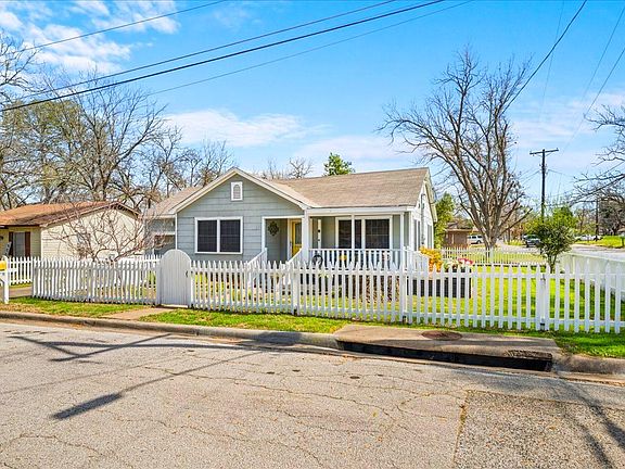 3rd image of 1107 Washington St