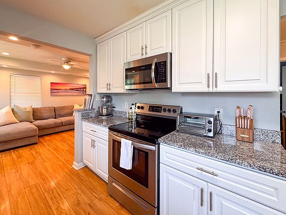 5th image of 5557 Aurora Dr