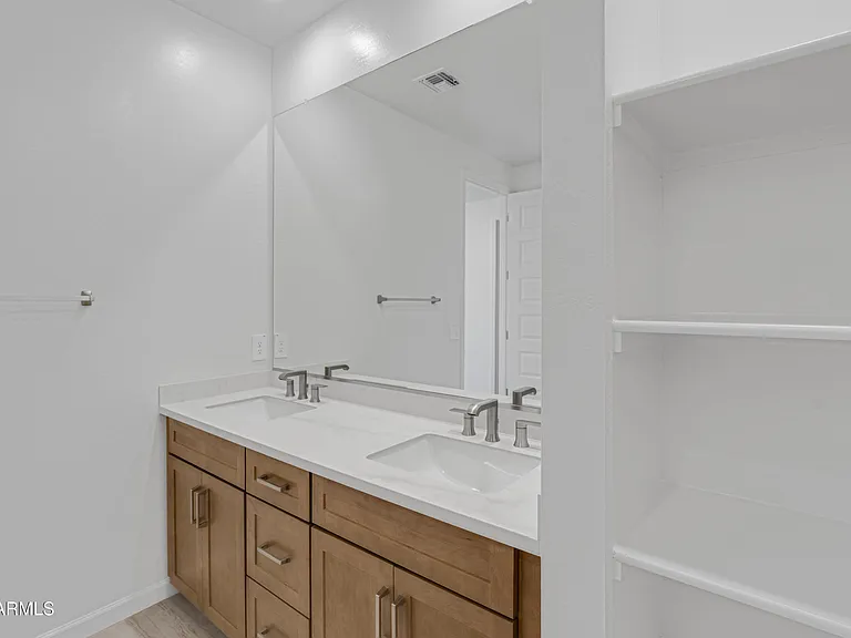 9817 S 12th St — Photo 32