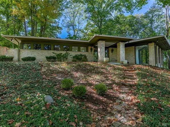 701 E Schantz Ave, Oakwood, OH 45419