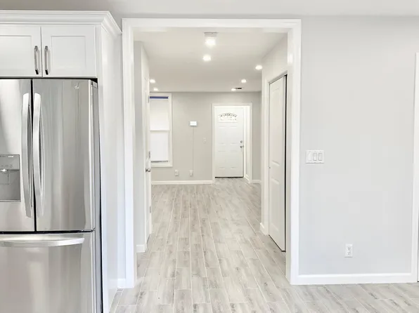 1210 Vyse Avenue image 8 of 21