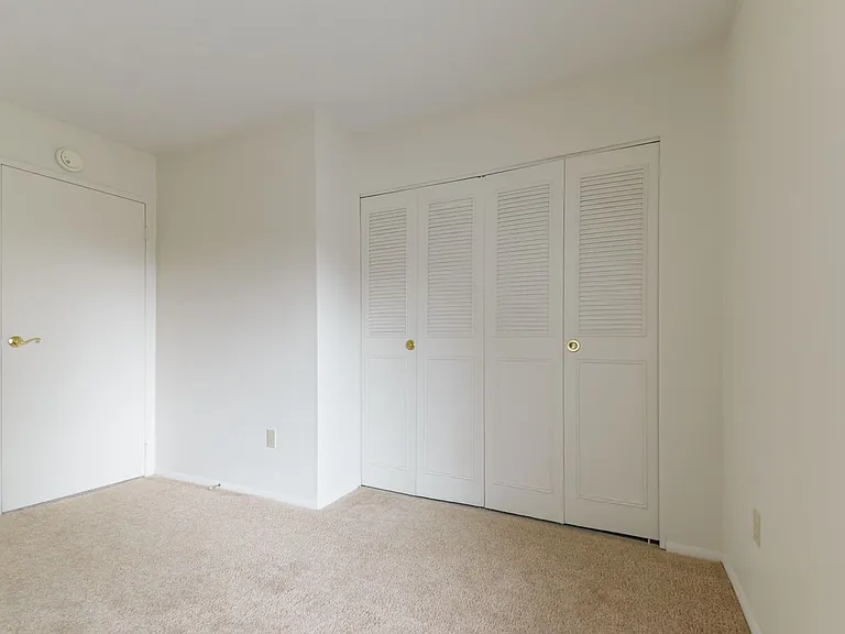 Windsor Gardens Apartments — Photo 96