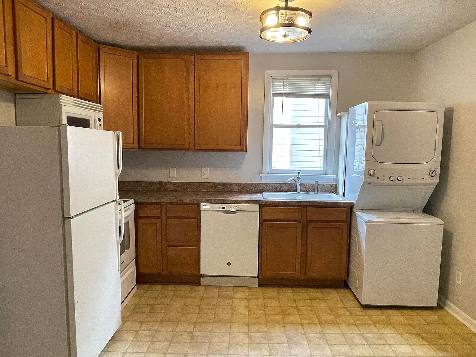 3 bed, $1,500 — Photo 2