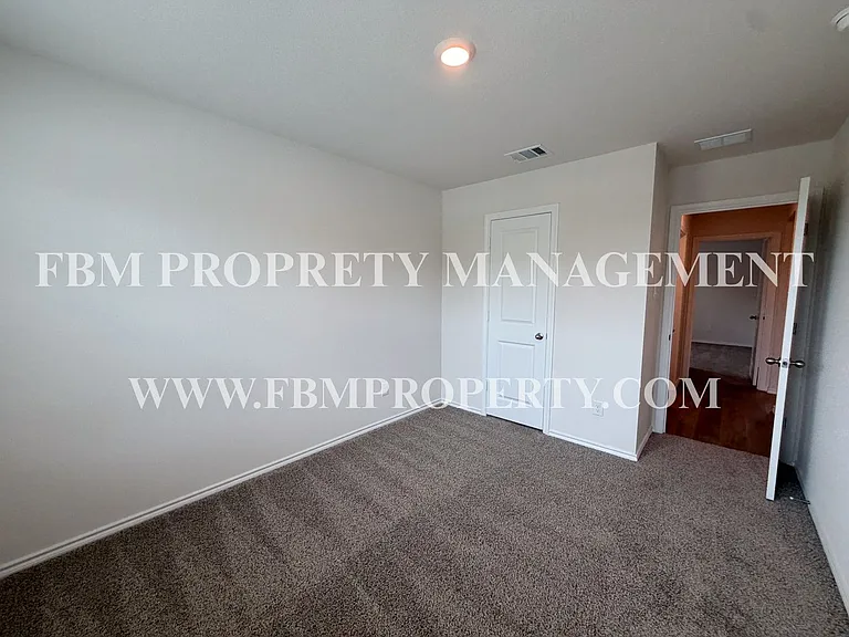 329 Thoroughbred St — Photo 8