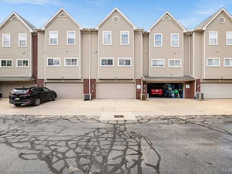 22684 Goddard Rd — Photo 28