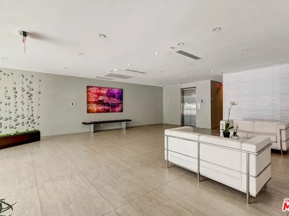 11657 Chenault St APT 202, Los Angeles, CA 90049