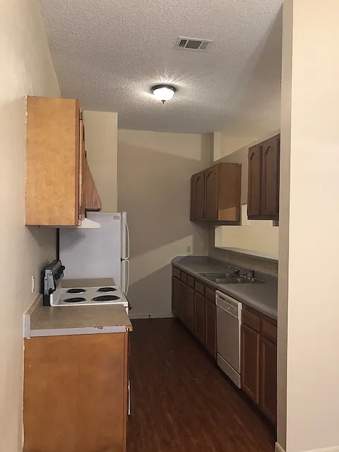Kitchen - 1005 Dartmouth Ave