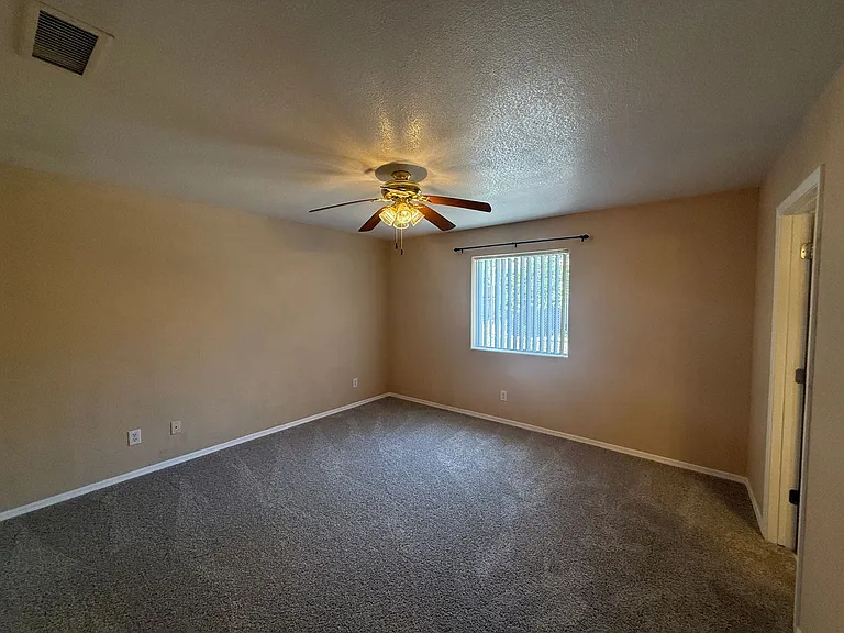 3468 Calumet Ave — Photo 8
