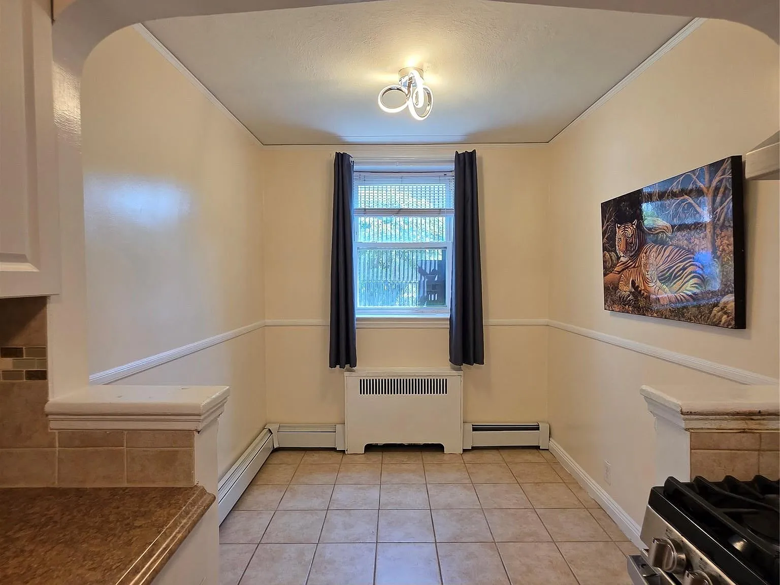 1 bed, 1.0 bath, 735 sqft, $2,000 — Photo 2