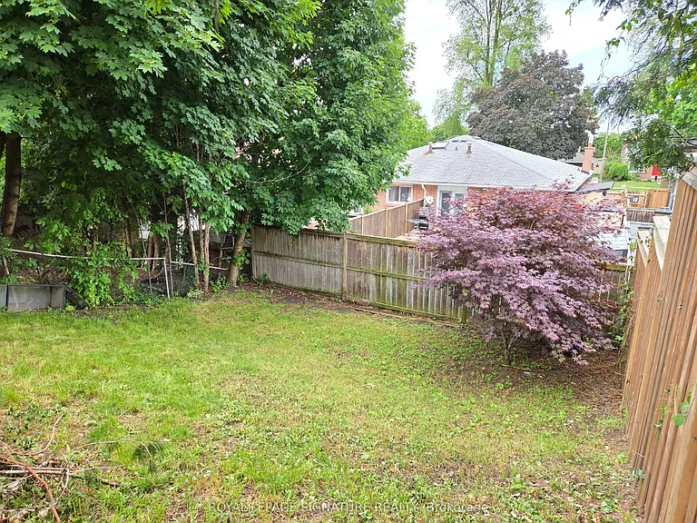 2026 Fontwell Cres #B — Photo 16