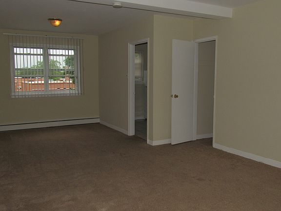 5th image of 2419 Parkway Blvd #A