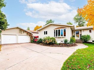 2824 Parkwood Ln, Duluth, MN 55811