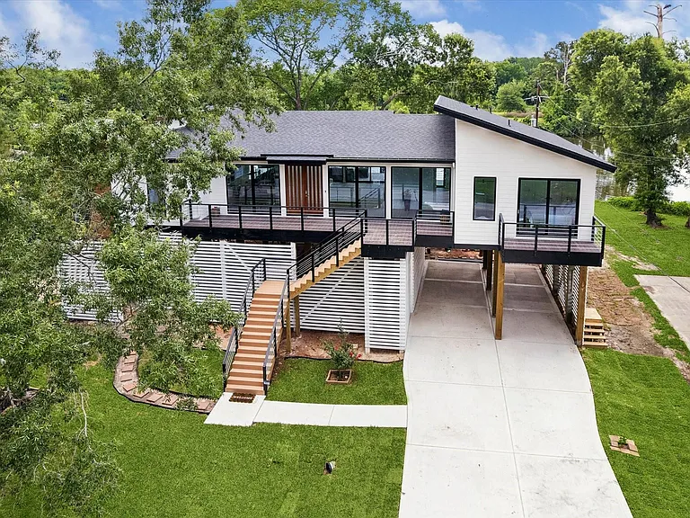 407 Brook Hollow Dr — Photo 1